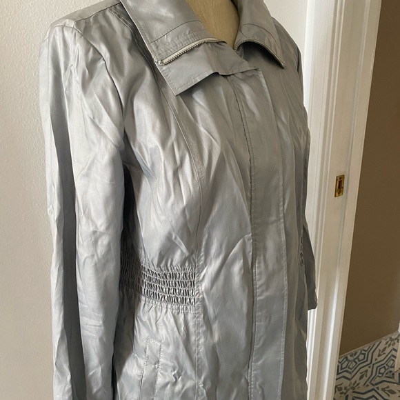 Light weight Chico’s Zenergy size 1 silver jacket - Picture 2 of 3